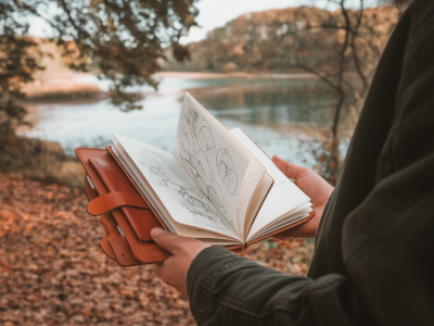 Comment fabriquer un carnet de croquis de voyage résistant en moins d'une heure avec du matériel à moins de 10 €