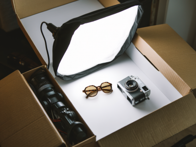 Comment transformer une boîte à chaussures en mini studio photo pour objets et tutoriels