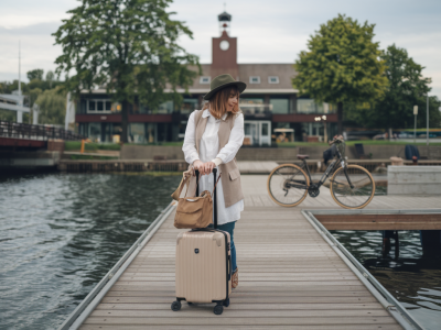 Comment organiser un week-end slow travel à vélo avec une valise cabine et un appareil photo compact