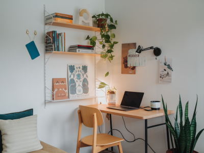 Quelles astuces pour aménager un coin créatif fonctionnel dans un petit appartement