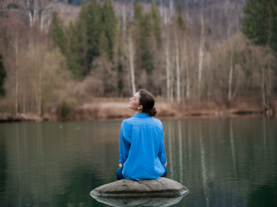 Comment créer un rituel express de 10 minutes pour calmer l'anxiété pré-vol en voyage